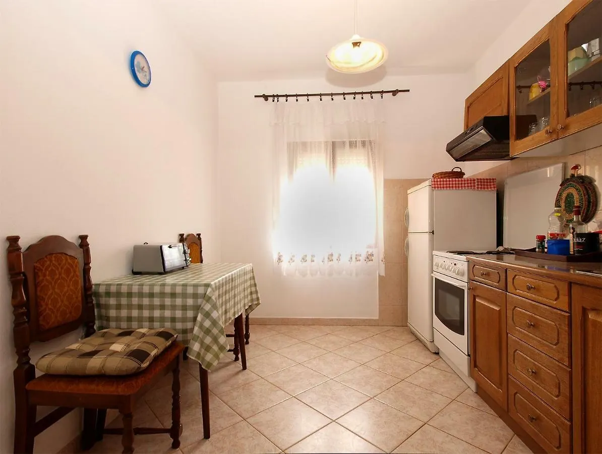 Apartments Miranda 1858 파자나